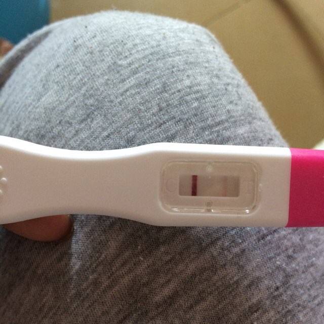 10号月经期,刚测的早孕试纸