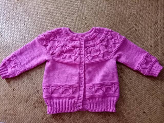 一天无聊学打毛衣_第一次打毛衣,跟视频学的,