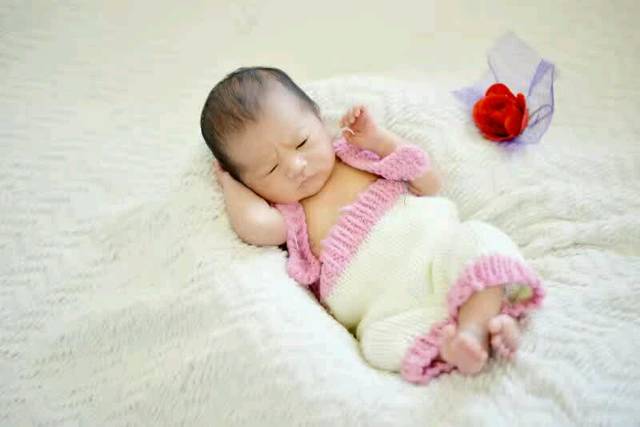 宝宝好饿_宝宝十几天 现在奶水不够吃怎么办?