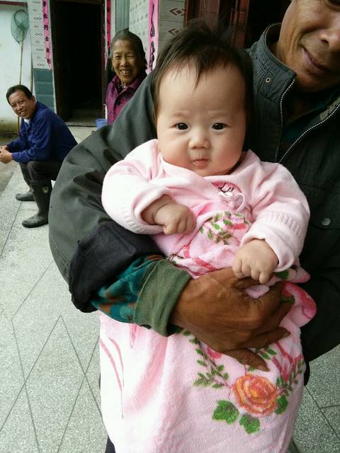 宝宝天天夜里三点半左右哼哼唧唧的睡不熟而且