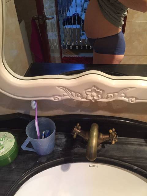 怀孕六个月了肚子好小正常吗?_有点担心。看别人肚子都挺大的。_宝宝树