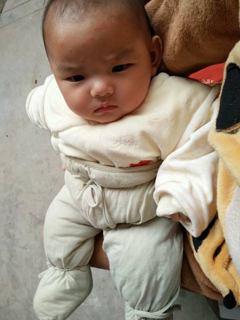 接二胎男宝!_头胎闺女,二胎给头胎不一样,没吐