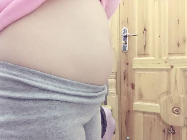 怀孕三个月多了。来看看我肚子是显怀了 还是