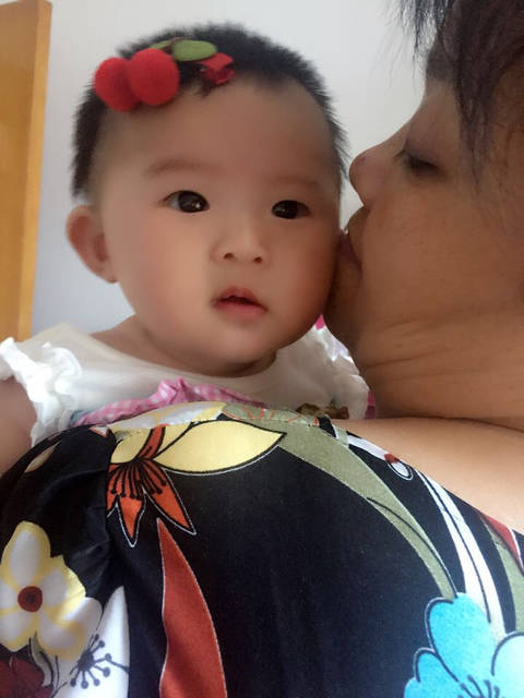 宝宝像唐氏儿吗?_宝宝爱吐舌,十个月了,牙还没