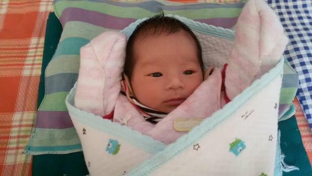 大家好,我是忻州的,宝宝二十天了,吐奶厉害