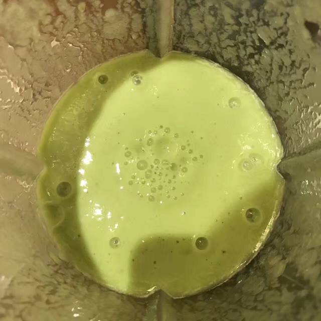 牛油果雪梨和草莓牛奶_怀孕说多吃水果,生出宝