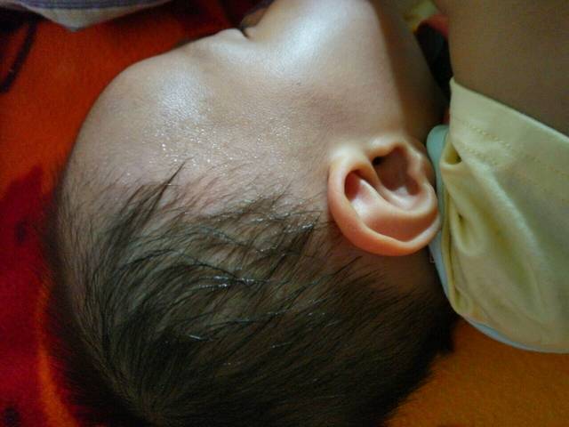 宝宝出虚汗是什么原因_这几天天气,逐渐转凉,