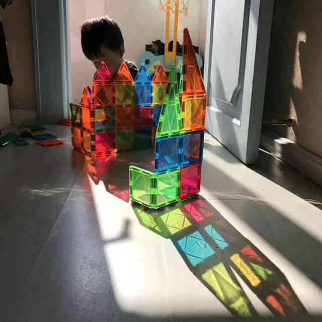 菠萝树炫彩彩窗磁力片秀