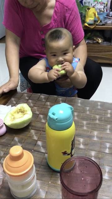 九个月的宝宝,体重身高超标,不知道怎么喂养的