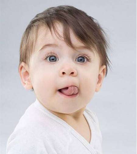 怎么判断宝宝大舌头?不能只盯着舌系带