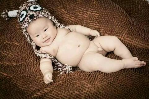 还好吧,感觉不大不小,宝妈,别担心,我还看见过我朋友家宝宝鸡鸡更小