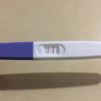 月经推迟两天,今天晚上用早早孕试纸测试的,帮我看看是不是怀孕了?