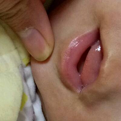 九个月宝宝的舌头图片图片