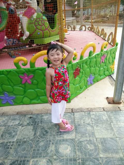 奇迹飘渺 日记正文 佳佳在我每天的威逼利诱之下,现在终於肯自己学着