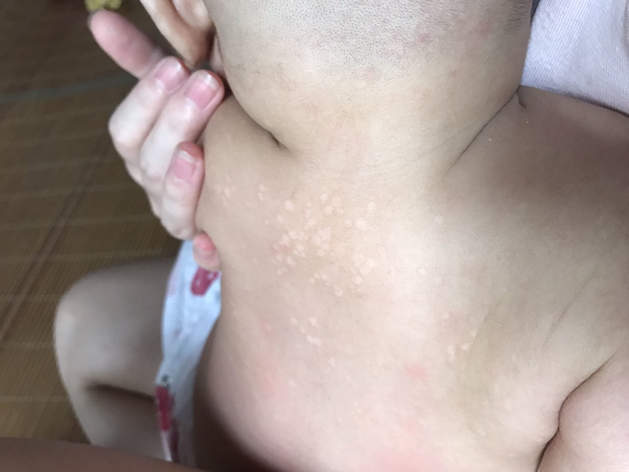 广大的宝宝树的宝妈们，有谁认识这是长的什么东西么？
