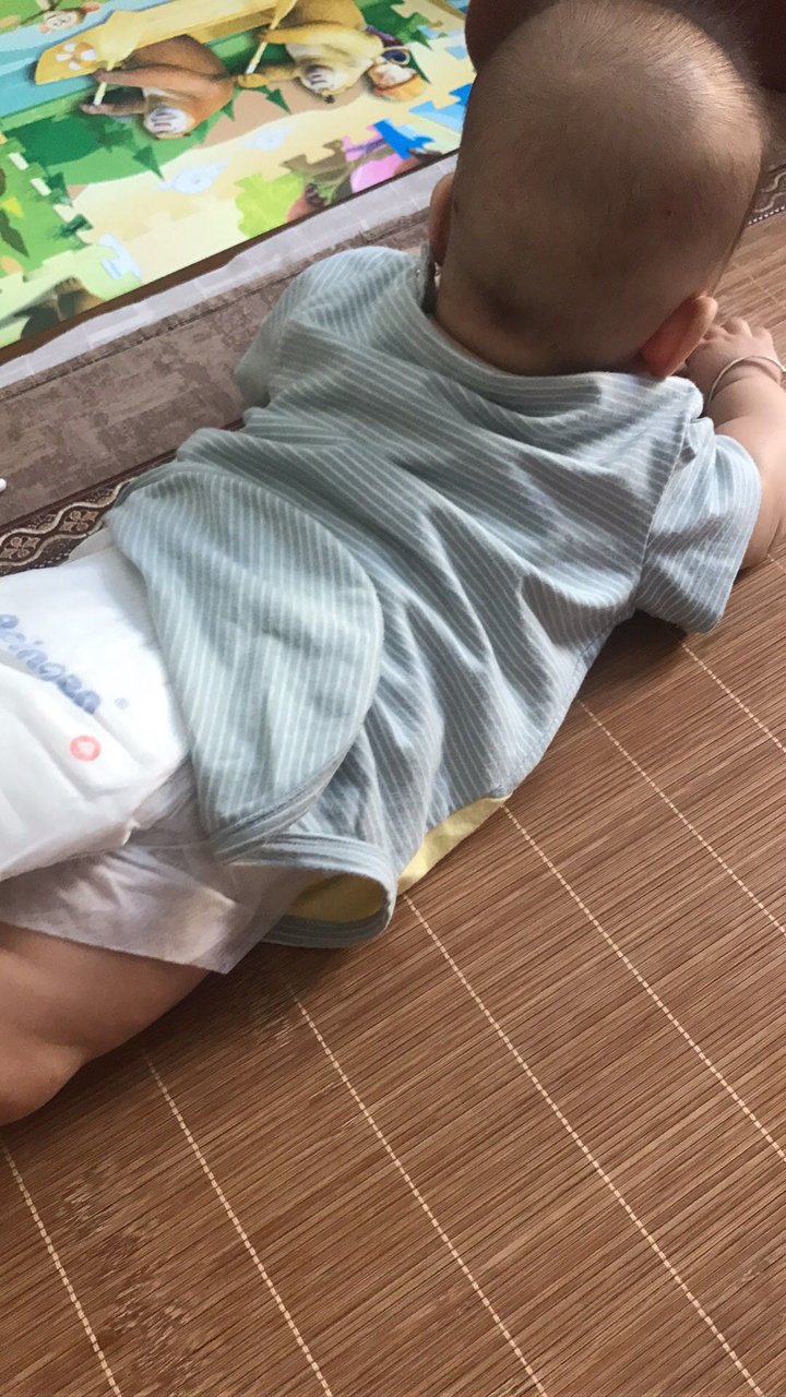 宝宝喜欢趴着