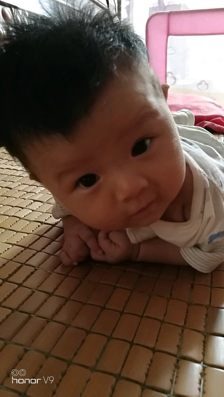 4个多月宝宝老爱翻身