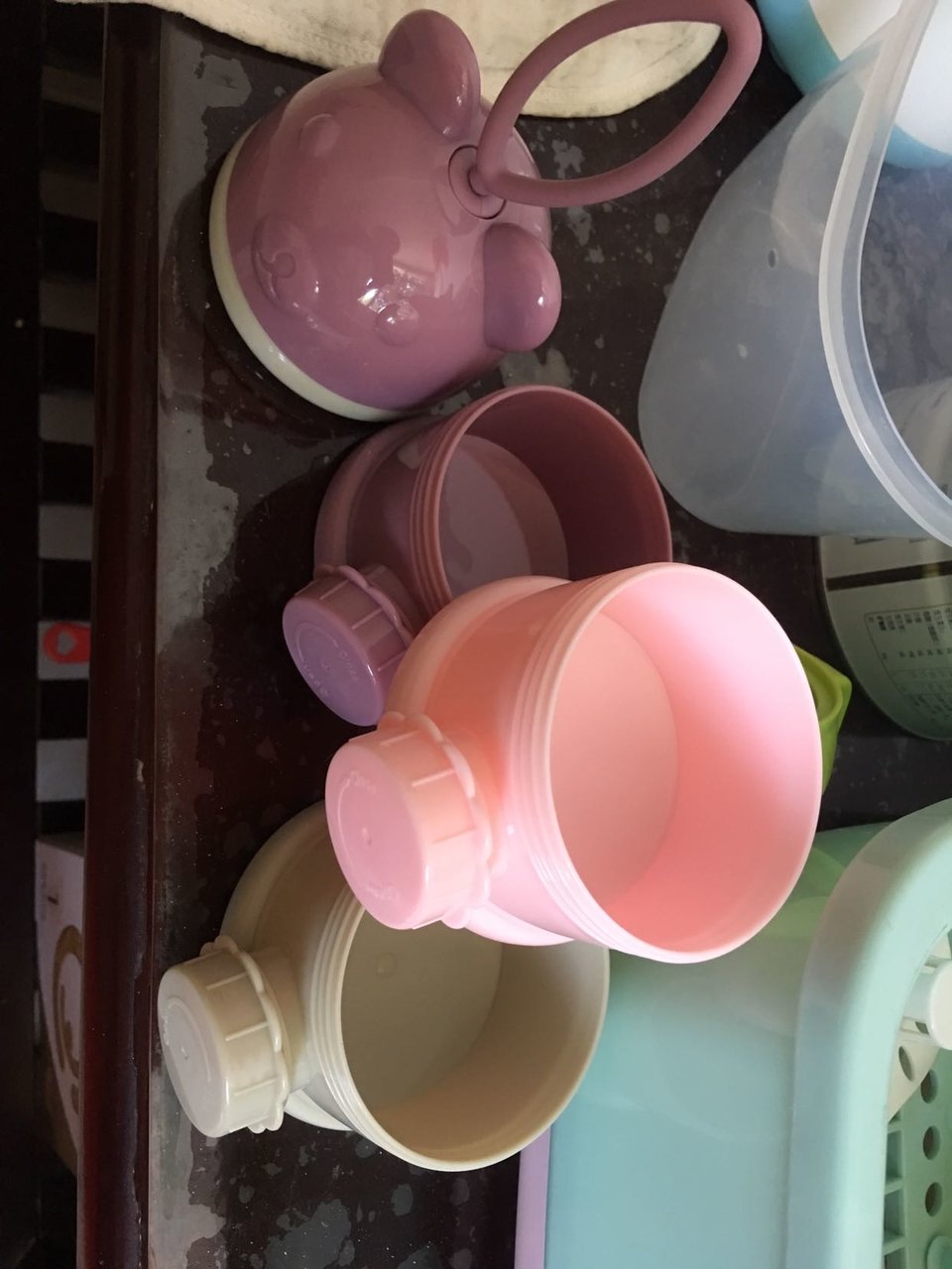 闲置的奶粉盒