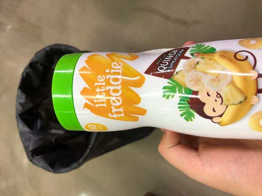 宝宝吃的零食和我吃的长得很像