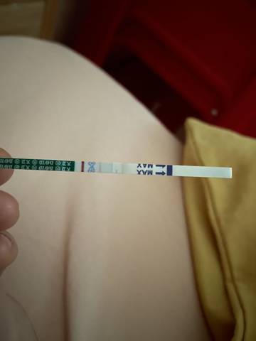 连续测了三条,验孕棒都没加深好怕会生化妊娠,小腹又经常痛